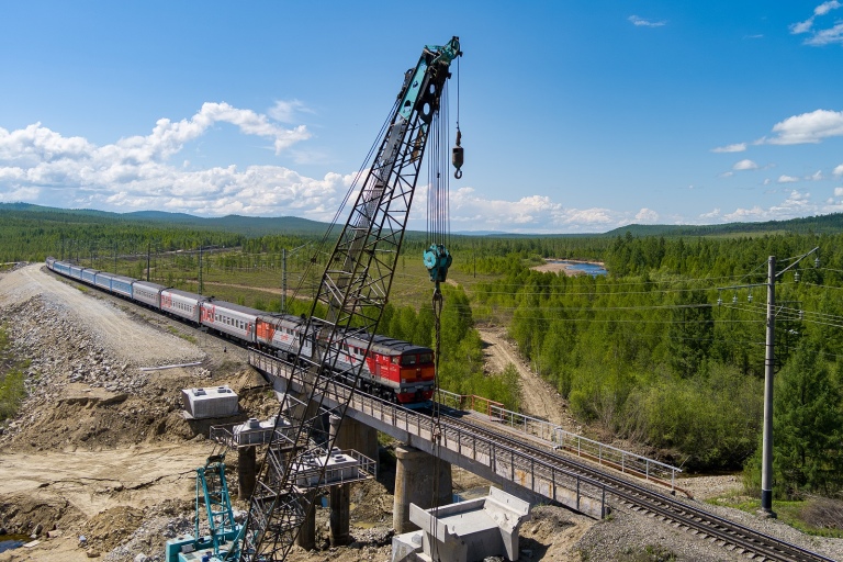 Строительство второго пути на участке с мостом