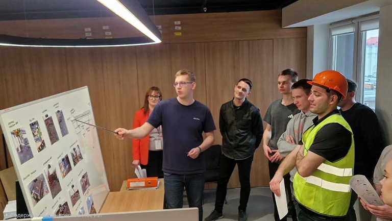 Участников ждали 6 тематических станций и 6 испытаний от руководителей профильных отделов