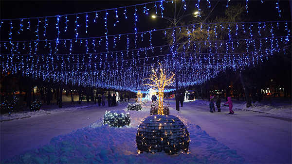 Иллюминация на бульваре