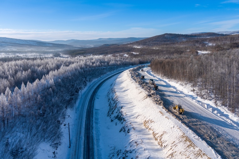 Зимний лес и железная дорога в Амурской области