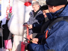 Игровая площадка - подарок ко Дню народного единства и юбилею поселка