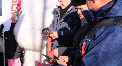 Игровая площадка - подарок ко Дню народного единства и юбилею поселка