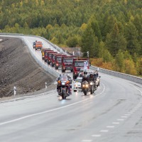 Колонна техники на открытии участка 93-123 км трассы Лена, сентябрь 2015 года